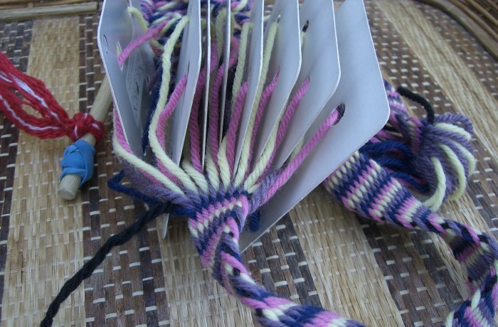 tablet-weaving illustration